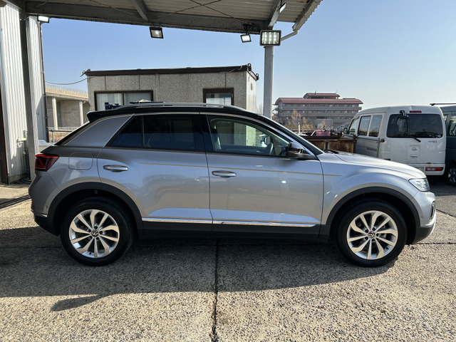 �y�x�����z���i�X�z���Ԃ������������܂��āA���ɗL�������܂��B�݌Ɏԗ��ɂȂ�܂��̂ŁA���񂲓s���̋X�������ɁA���ɗ��ĉ������B���X�\��������ƁA���ē����X���[�Y�ł��B