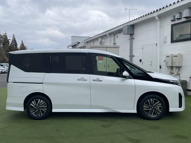 セレナ1.4 e-POWER ハイウェイスター V