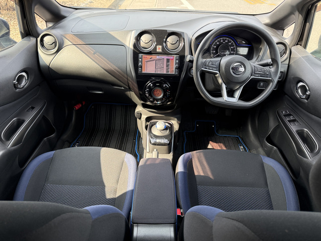 ノート1.2 e-POWER X ブラックアロー