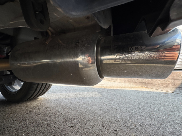 HKS�}�t���[�ɂȂ�܂��B�Z���^�[�p�C�v�͊`�{��