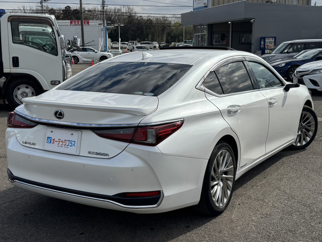 ES300h バージョンL