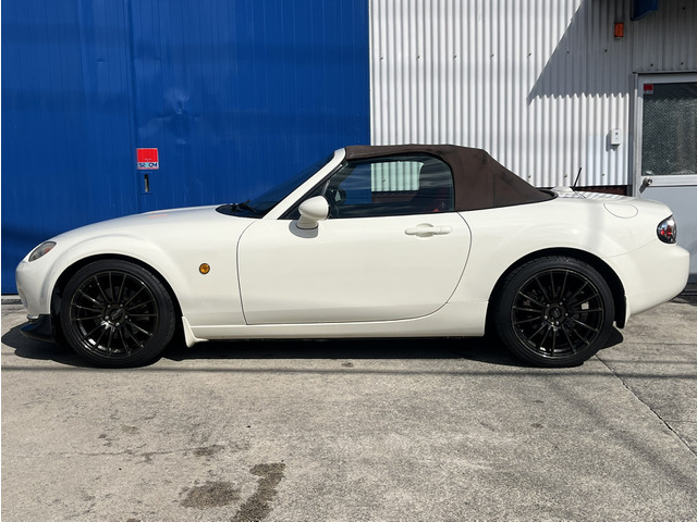 �z�C�[���ɂ�WedsSpout����17�C���`�z�C�[������������Ă���܂��B�^�C���̓f�B���b�c�@��2023�N�����̂��̂ɂȂ�܂��B�^�C���a���\���������܂��̂ł܂��܂����g�������܂��B