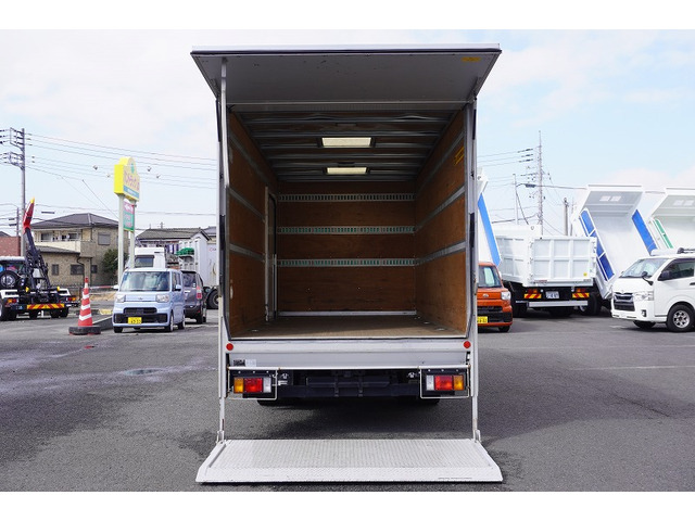 �V�Ԓ����������Ă���܂��B���g�p�̎ԂȂǂ����Ŕ[���������g���b�N����������u���Ă���܂��̂ł������������B