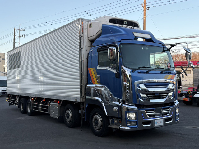 ギガ冷凍冷蔵車