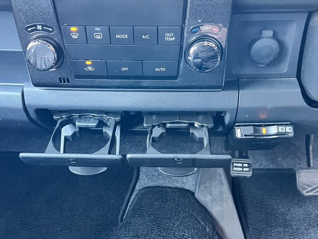 �i�r�A�h���C�u���R�[�_�[�A�o�b�N�J�����A���[�_�[�AETC�Ȃǂ̊e�핔�i�̎��t�����s���Ă���܂��B