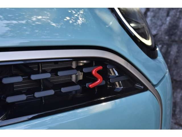 �y�C�����ǂ����[�Ԓv���܂��z�d�グ���X�^�b�t�ɂ��A��p�|���b�V���[�ɂ��{�f�B�̖����d�グ�A�z�C�[���A�^�C���n�E�X�����̐��|�A�����̍R�ۃN���[�j���O�A�e���X�C�b�`�A�n���h���A�ו��̐��|���s���܂��B