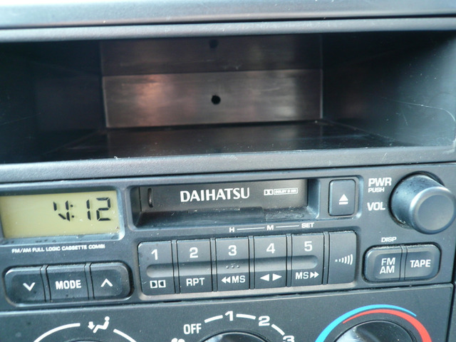 �J�Z�b�g�e�[�v�I�[�f�B�I�� �����������܂�̎��́A�J�Z�b�g�f�b�L���悤�킩��܂���B���X�ɁA�J�Z�b�g�f�b�L���Ȃ��׉��y�������邩�͓�ł�