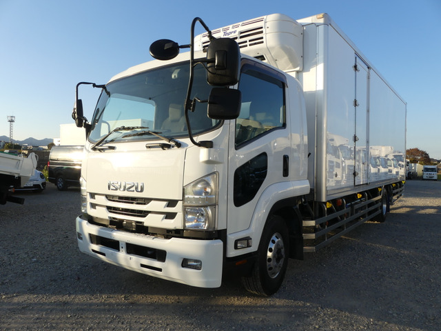 フォワード冷蔵冷凍車