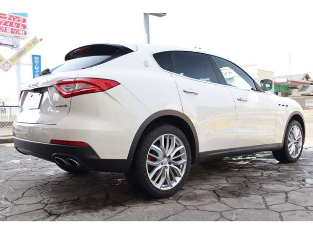 �v���b�g�t�H�[���͓��Ђ̃M�u�����x�[�X�ɐ݌v����Ă���܂��B