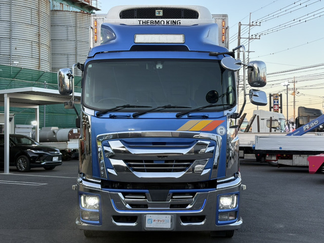 ギガ冷凍冷蔵車