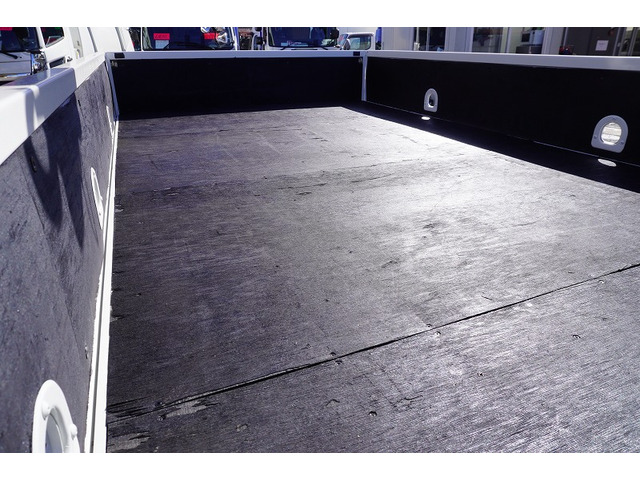 �V�Ԓ����������Ă���܂��B���g�p�̎ԂȂǂ����Ŕ[���������g���b�N����������u���Ă���܂��̂ł������������B