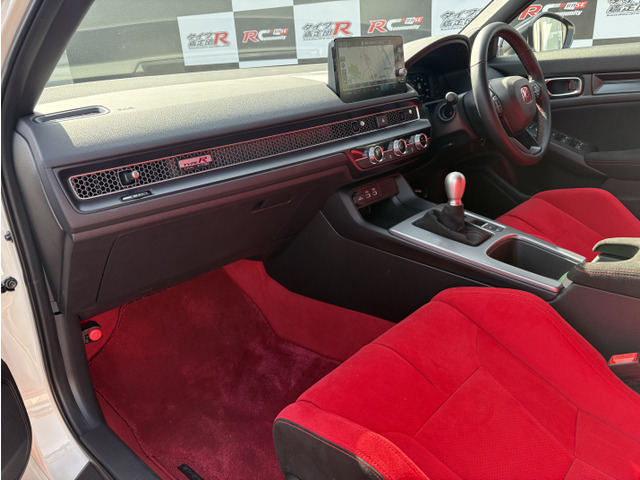 FL1�����X�e�A�����O�����̎ʐ^�ƂȂ��Ă���܂����AFL5�����X�E�F�[�h���X�e�A�����O�ɖ߂��Ă̔̔��ƂȂ�܂��̂ł����S�������B