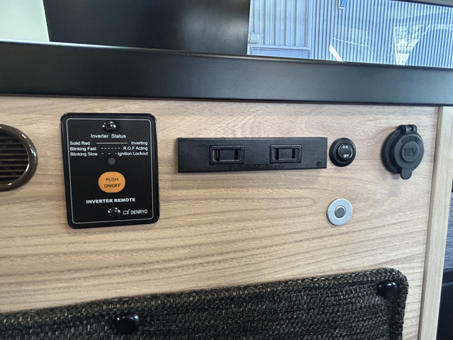 1500W�C���o�[�^�[�X�C�b�` 100V�R���Z���g 12V�V�K�[�\�P�b�g