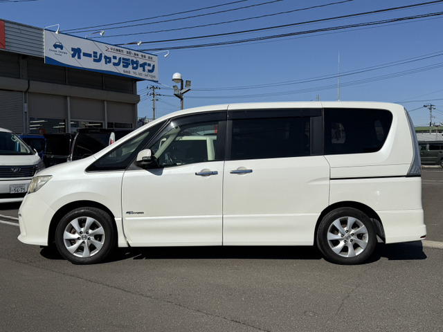 セレナ2.0 ハイウェイスター S-HYBRID