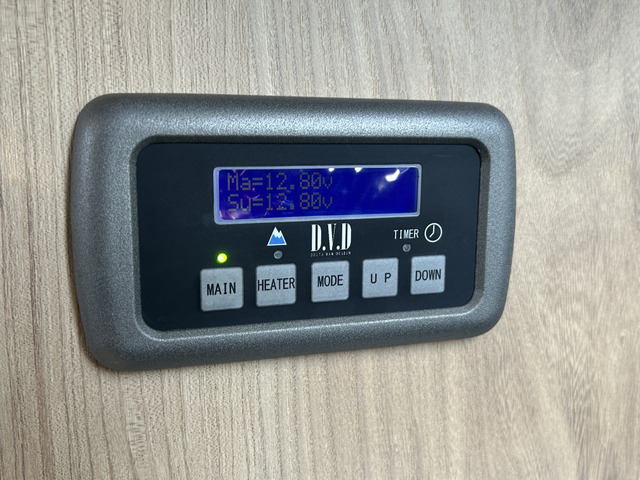 �C���t�H���[�V�����p�l���ł͏Ɩ���FF�q�[�^�[�A�T�u�o�b�e���[�̓d�����m�F�ł��܂�!