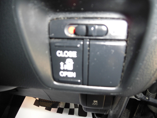 �p���[�X���C�h�h�A