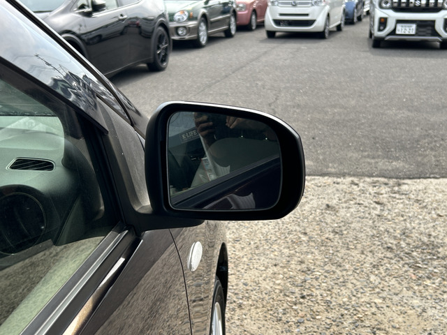 �y�x�����z���i�X�z���Ԃ������������܂��āA���ɗL�������܂��B�݌Ɏԗ��ɂȂ�܂��̂ŁA���񂲓s���̋X�������ɁA���ɗ��ĉ������B���X�\��������ƁA���ē����X���[�Y�ł��B