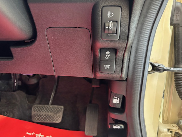 �����̒����炲���������肪�Ƃ��������܂��B �݌ɎԑS�ă��[���N���[�j���O�E�R�[�e�B���O�{�H�����̑��I�C�������A�_�������{���[�Ԓv���܂��B ���s���ȓ_�Ȃǂ���܂�����A���C�y�ɂ��A�����������B  �S���o�^�[�ԉ\