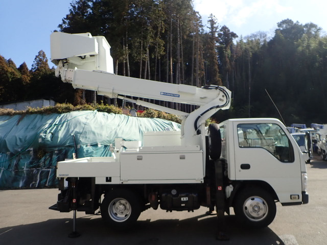 �����^�Ƌ��ȏ�ŉ^�]�\�ł��B�ԗ��d��:6420kg �ԗ����d��:6835kg