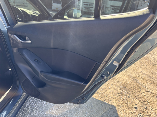 �㕔�ȃh�A(�E)