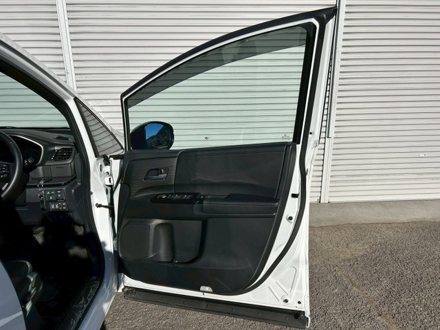 �^�]�ȃh�A��