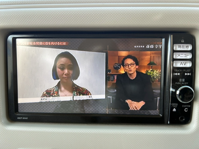 �t���Z�OTV�A�i�r�ACD/DVD�ABluetooth�I�[�f�B�I�ȂǑ��@�\�ȃf�b�L�t����