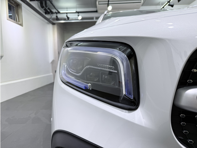 ��i�I��LED�w�b�h���C�g�����ŁA���S���ɂ��z�����ꂽ1��ł��B