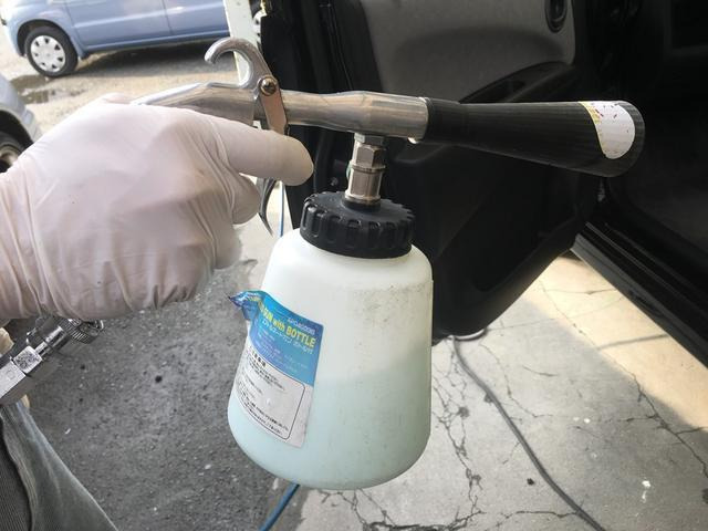 ���X�ł͎�ɂ�����̓�����܂��g���ăN���[�j���O���܂��B