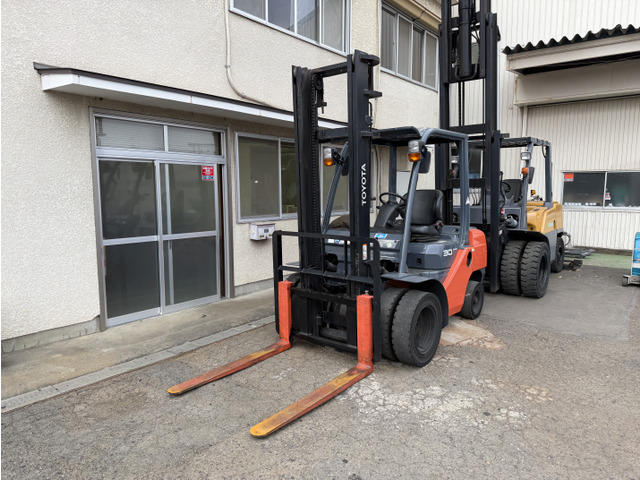トヨタL&amp;F(トヨタ) エンジンフォークリフト　Wタイヤ 3t 4m ハイマスト 中古車画像