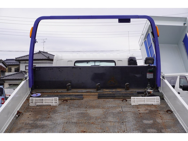 �V�Ԓ����������Ă���܂��B���g�p�̎ԂȂǂ����Ŕ[���������g���b�N����������u���Ă���܂��̂ł������������B