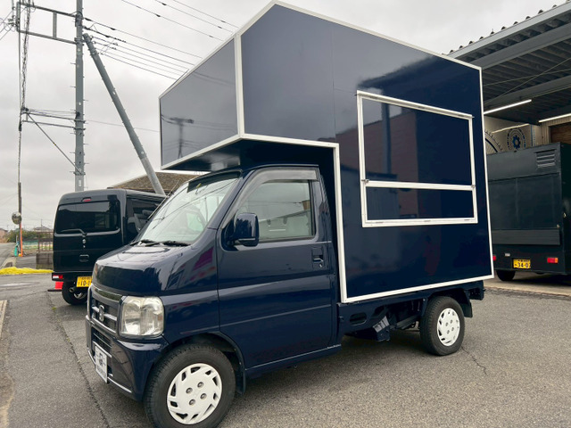 �z�[���y�[�W�ɃL�b�`���V�F���{�b�N�X�̉��i�⑕���ڍׂȂǋL�ڂ���Ă���܂��̂Ő��񂲗���������