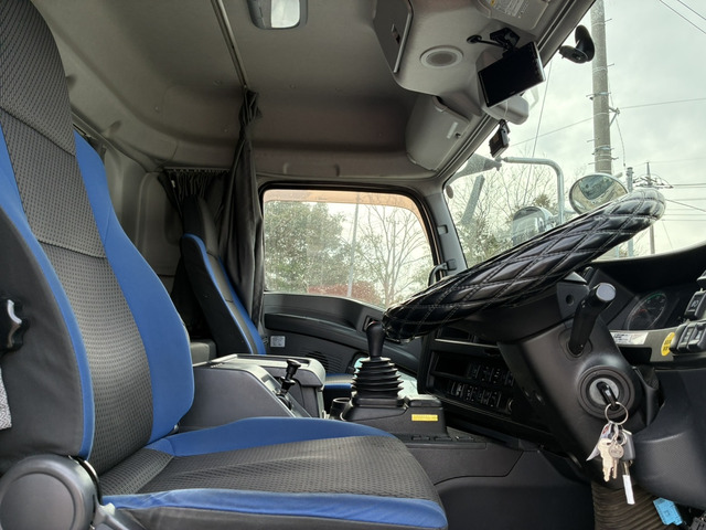 ギガ冷凍冷蔵車