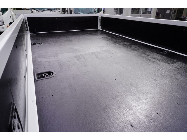 �V�Ԓ����������Ă���܂��B���g�p�̎ԂȂǂ����Ŕ[���������g���b�N����������u���Ă���܂��̂ł������������B