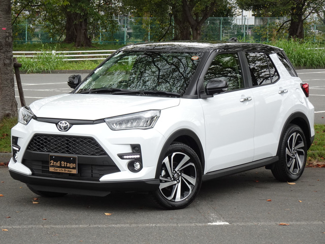 ライズ（トヨタ）1.0 Z 4WD　登録済未使用車 ホワイト&amp;times;ブラック 中古車画像