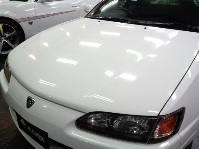 �ۊǏ󋵂��悭����̂���X�[�p�[�z���C�g�J���[�̃{�f�B&�������̍����N���A�w�b�h���C�g�ł��C������F�o���p�[�E�p��t���̌y���Ȃ��̂ő��s�Ɏx��̂Ȃ����̂ł�