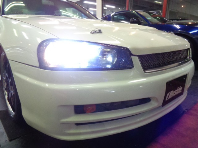 �X�|�[�e�B�Ȍ����p�G�A���t�����g�}�X�N��HID���C�g������P���܂��C�����̓o���p�[��t���̌y���Ȃ��̂��Y��ɕ�C���ꑖ�s�Ɏx��̂Ȃ����̂ł�