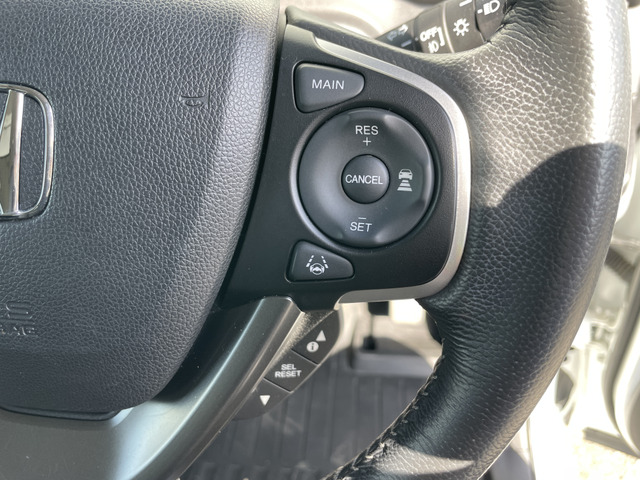 �z���_�Z���V���O�t�����A�N�Z���𓥂܂��ɐݒ肵���ԑ���ۂ��Ƃ��ł��܂��B�����^�]�⃍���O�h���C�u�Ŋ��􂵂܂�!