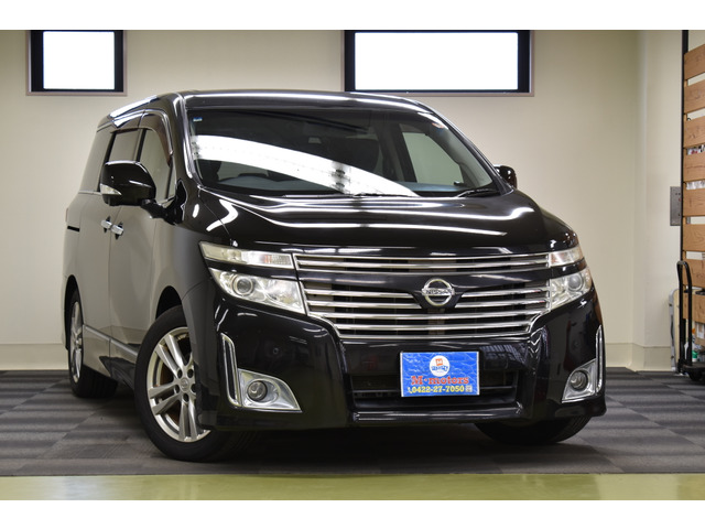 新車は手が出ないけれど、家族には妥協したくない」というパパ・ママへ。ワンオーナーで大切にされたこのエルグランドなら、フリップダウンモニターで移動中もアニメに夢中。家族の会話も自然と弾みます。