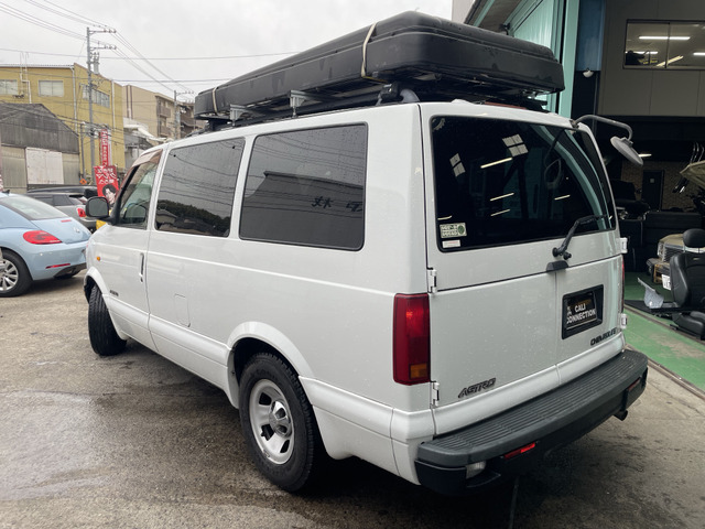 3ヶ月・3000kmの無料保証付きです。エンジン、ミッション等の修理の際に金額が大きくなりがちな箇所も無料修理で安心です。最大3年までの有料保証も取り扱っております。