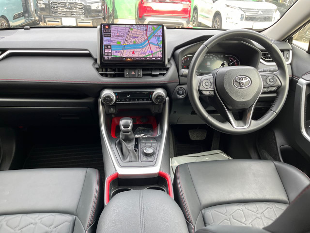 【土日祝営業しております☆】しっかりとした居住性。普段の街乗りからロングドライブまで変わらない快適性をお確かめください♪