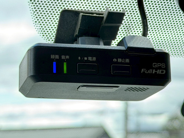 SNOW�@�\�E���E�X���C�h�h�A�����t���E���b�L�O�����E���b�L�E�B���J�[�h�A�~���[