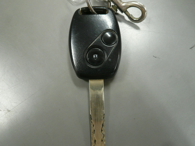 キーレスエントリー(1本)少し離れた場所からでも、鍵の開け閉めができます!