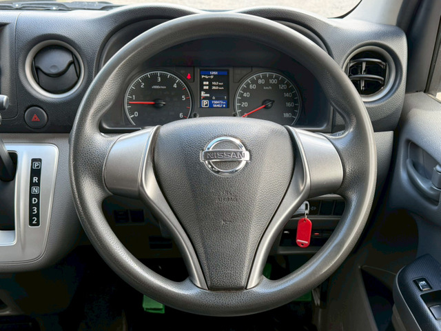 �݌Ɏԗ��̓I�[�N�V�����ł̎d����₨�q�l���甃��≺��肵���ԗ��ɂȂ�܂��B�@�֌n�A�C�����A�O��������̏�ԂȂǂ𖾊m�ɂ������������܂��B