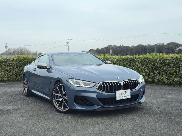 8�V���[�Y(BMW) M850i x�h���C�u 4WD�@M850i xDrive�N�[�y �L���J���[ �o���Z���i�u���[ 360�J���� ���Îԉ摜