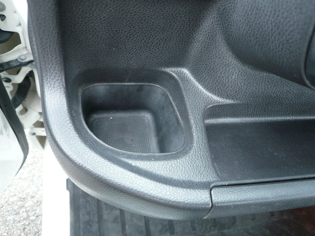 助手席側ドリンクホルダー取りやすい位置にあるので使い勝手がいいですよ(^O^) ※運転席側にもあります