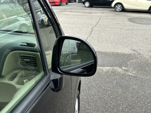 �y�x�����z���i�X�z���Ԃ������������܂��āA���ɗL�������܂��B�݌Ɏԗ��ɂȂ�܂��̂ŁA���񂲓s���̋X�������ɁA���ɗ��ĉ������B���X�\��������ƁA���ē����X���[�Y�ł��B