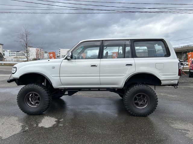 �y�x�����z���i�X�z���Ԃ������������܂��āA���ɗL�������܂��B�݌Ɏԗ��ɂȂ�܂��̂ŁA���񂲓s���̋X�������ɁA���ɗ��ĉ������B���X�\��������ƁA���ē����X���[�Y�ł��B