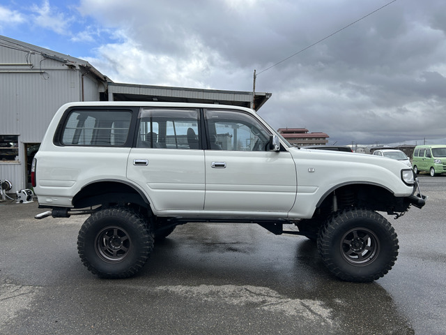 �y�x�����z���i�X�z���Ԃ������������܂��āA���ɗL�������܂��B�݌Ɏԗ��ɂȂ�܂��̂ŁA���񂲓s���̋X�������ɁA���ɗ��ĉ������B���X�\��������ƁA���ē����X���[�Y�ł��B