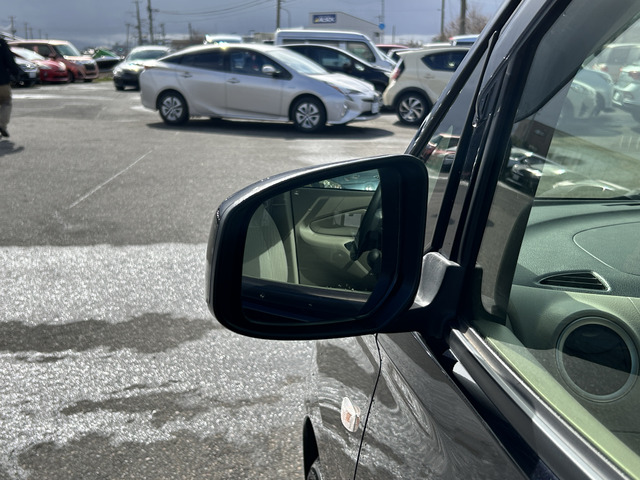 �y�x�����z���i�X�z���Ԃ������������܂��āA���ɗL�������܂��B�݌Ɏԗ��ɂȂ�܂��̂ŁA���񂲓s���̋X�������ɁA���ɗ��ĉ������B���X�\��������ƁA���ē����X���[�Y�ł��B