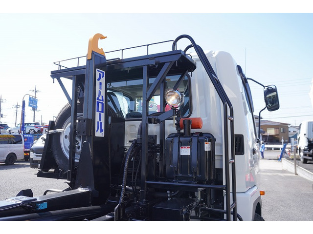 �V�Ԓ����������Ă���܂��B���g�p�̎ԂȂǂ����Ŕ[���������g���b�N����������u���Ă���܂��̂ł������������B